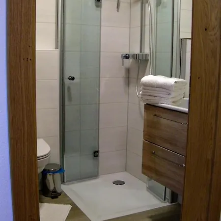 Ingrid מלון דירות 4*