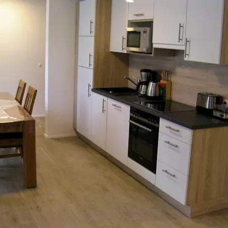 Ingrid מלון דירות 4*