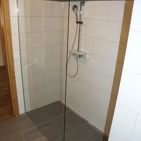 Ingrid מלון דירות 4*